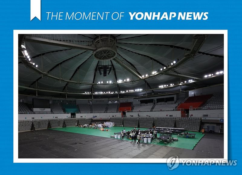 [모멘트] 잠실7동 투표함 개표 시작 (출처=연합뉴스)