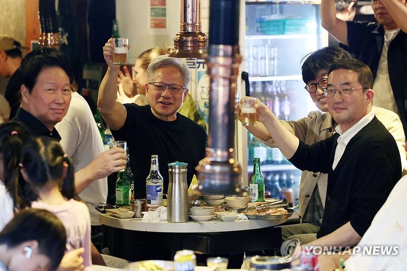 젠슨 황, 최태원·구광모·이해진과 '삼소회동' (출처=연합뉴스)