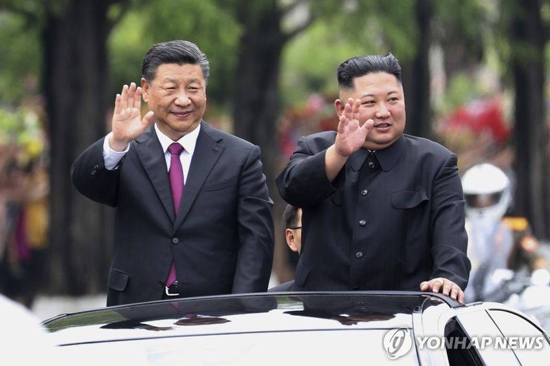 김정은 북한 국무위원장(오른쪽)과 시진핑 중국 국가주석.연합뉴스