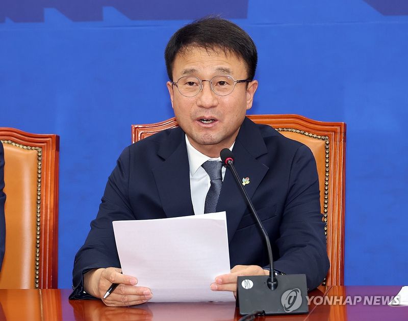 긴급 기자간담회하는 민주당 한병도 원내대표 (출처=연합뉴스)