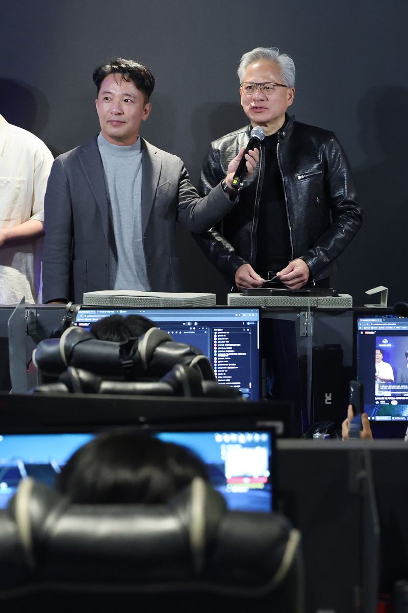 PC방 세 번 찾은 젠슨 황 "e스포츠가 지포스 키워"