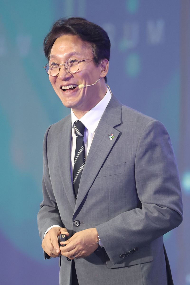 김민석 국무총리가 지난 6일 광주 김대중컨벤션센터에서 열린 KBC 광주방송 주관 2026 뉴호남포럼에서 기조연설을 하고 있다. 연합뉴스