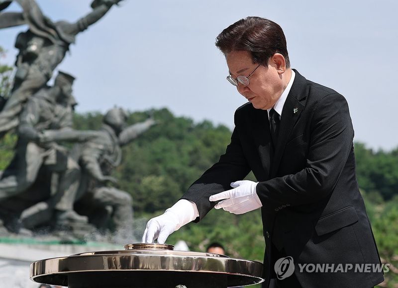 분향하는 이재명 대통령 (출처=연합뉴스)