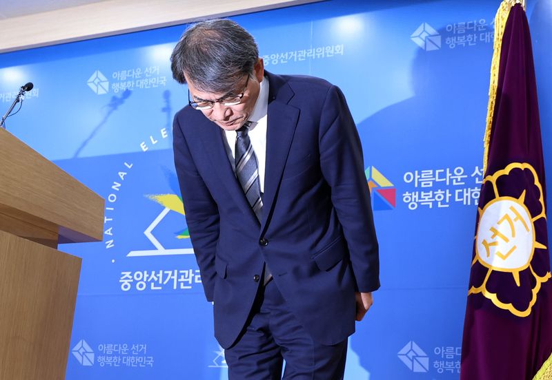 노태악 중앙선거관리위원장이 5일 오후 경기 과천 중앙선관위에서 ‘투표용지 부족 사태’ 관련 대국민 사과를 하고 있다. 2026.6.5 ⓒ 뉴스1 구윤성 기자