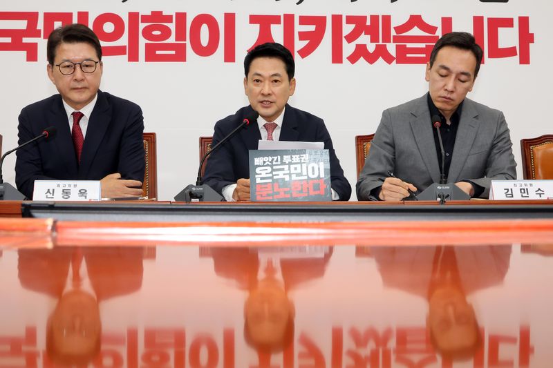 6·3 지방선거에서 불거진 투표용지 부족 사태와 관련해 재선거를 주장하고 있는 국민의힘 장동혁 대표가 8일 국회에서 열린 최고위원회의에서 발언하고 있다. 사진=박범준 기자