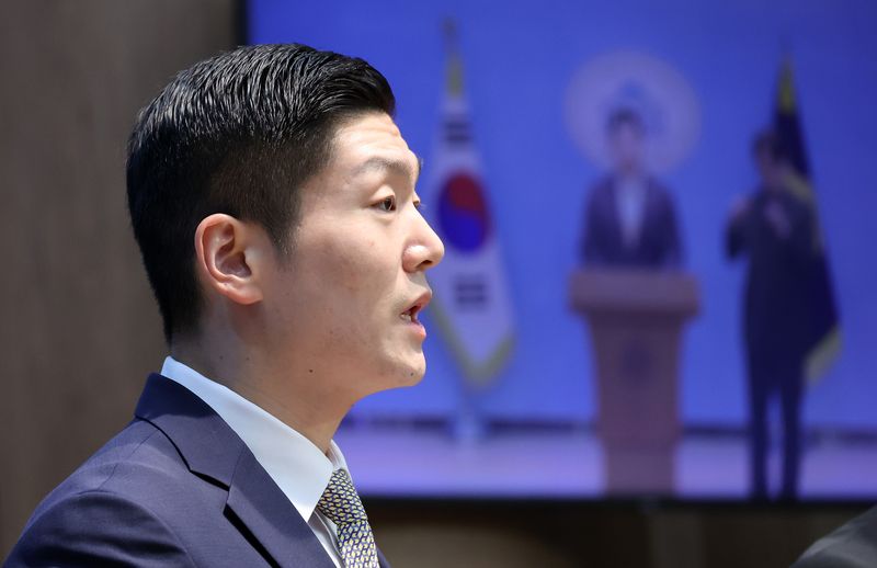 국민의힘 김재섭 의원이 8일 국회 소통관에서 기자회견을 열고 6·3 지방선거 투표용지 부족 사태와 관련해 야당 추천 특검 수용 등을 촉구하고 있다./사진=연합뉴스