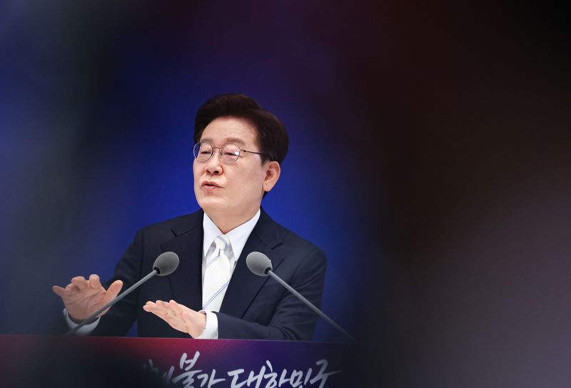 이재명 대통령이 8일 청와대 영빈관에서 열린 취임 1주년 기자회견에서 취재진 질문에 답변하고 있다. 2026.6.8 ⓒ 뉴스1 허경 기자