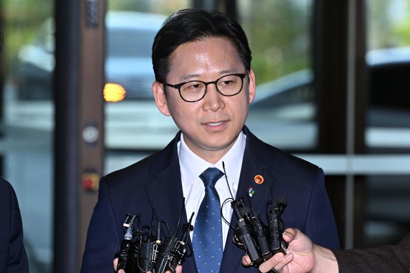 [서울=뉴시스] 이영환 기자 = 배경훈 부총리 겸 과학기술정보통신부 장관이 8일 오후 서울 중구 신라호텔에서 열린 젠슨 황 엔비디아 최고경영자의 '코리아 AI 에코시스템 리셉션'에 참석하기 앞서 취재진의 질문에 답변하고 있다. (공동취재) 2026.06.08. photo@newsis.com