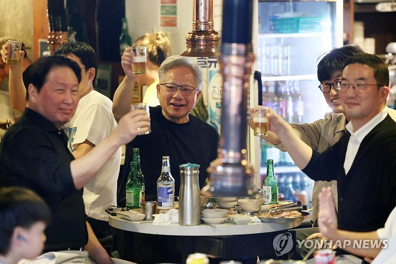 젠슨 황, 최태원·구광모·이해진과 '삼소회동' (출처=연합뉴스)