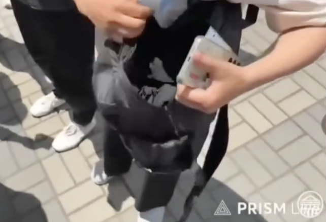 6·3 지방선거 투표용지 부족 사태와 관련 시위에 참가한 일부 사람들이 9일 서울 잠실 올림픽공원 핸드볼경기장에 입주해 있는 자전거21 직원을 향해 '신분 확인'을 요구하고 있다. /사진=스레드 캡처
