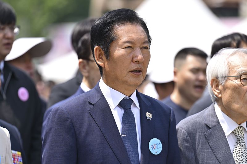 10일 서울 종로구 광화문광장에서 열린 제100주년 6·10만세운동 기념식에 정청래 더불어민주당 대표가 애국가를 부르고 있다. (공동취재) 2026.6.10 ⓒ 뉴스1 김명섭 기자