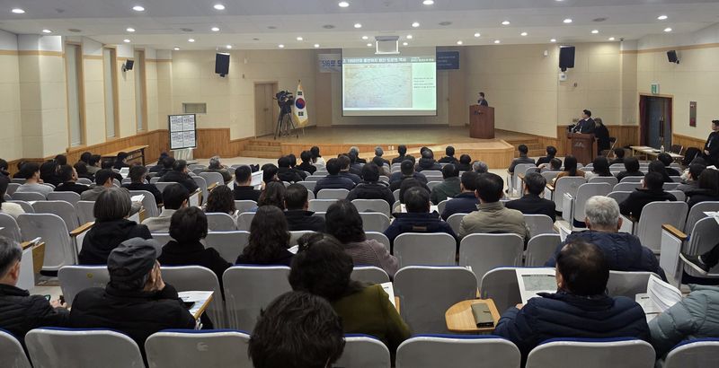 제주특별자치도가 2026년 1월 30일 개최한 516로 도로명 관련 도민공감 토론회. 제주도는 올해 1~2월 권역별 토론회, 3월 주민설명회, 4월 도민 설문, 5월 주소사용자 추가 설문을 거쳐 도로명 변경 여부에 대한 의견을 수렴했다. /사진=제주특별자치도 제공
