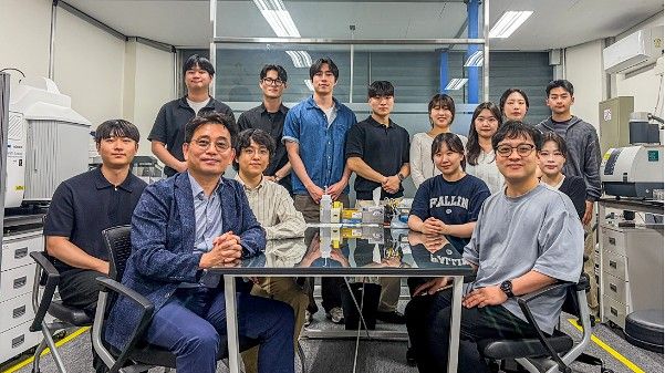 인하대 최진섭 이차전지융합학과 교수 연구팀이 폐스테인리스 자원에서 유래한 철 전구체를 활용해 리튬인산철 양극재를 합성하고, 재활용 공정에서 발생하는 니켈과 크롬 불순물의 영향을 체계적으로 분석한 연구 결과를 발표했다. 인하대 제공.