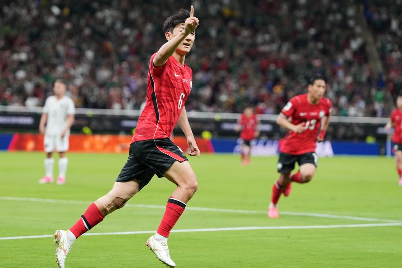 South Korea's Hwang In-beom celebrates after scoring his team's first goal during the World Cup Group A soccer match between South Korea and Czechia in Zapopan, near Guadalajara, Mexico, Thursday, June 11, 2026. (AP Photo/Matias Delacroix) /뉴시스/AP /사진=뉴시스 외신화상