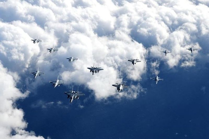 서해상에서 F-35A, F-15K, F-16, FA-50, F-5 전투기 등이 소링 이글(Soaring Eagle) 훈련' 중 항공차단 훈련을 실시하고 있다. 공군 제공