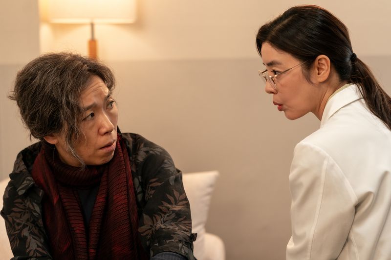 영화 '내 이름은'의 한 장면. 제주4·3의 기억을 감춰온 어머니와 자신의 이름을 둘러싼 상처를 마주한 아들의 이야기를 담은 이 작품은 제25회 뉴욕아시안영화제에서 뉴욕 관객상을 받았다. /사진=제주4·3평화재단 제공