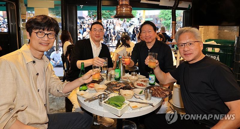 젠슨 황, 최태원·구광모·이해진과 '삼소회동' (출처=연합뉴스)