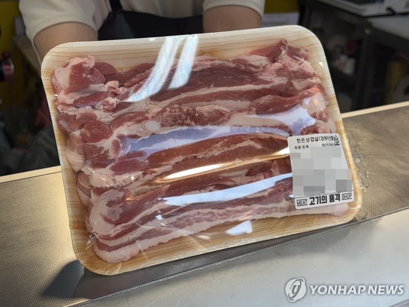 서초구의 한 정육점에서 판매하고 있는 삼겹살 (출처=연합뉴스)