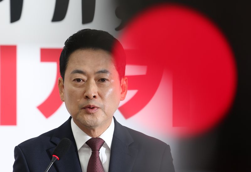 [서울=뉴시스] 김근수 기자 = 장동혁 국민의힘 대표가 7일 오전 서울 여의도 국회에서 투표지 부족사태 현안 관련 기자회견을 하고 있다. 2026.06.07. ks@newsis.com