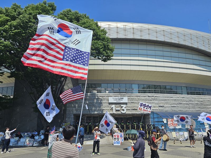 서울 송파구 올림픽공원 핸드볼경기장 일대에 등장한 대형 성조기. 2026.6.13 ⓒ 뉴스1 윤지오 수습기자