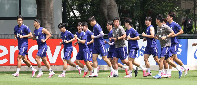 한국 축구 국가대표팀 선수들이 12일(현지시간) 멕시코 과달라하라 인근 사포판에 위치한 베이스캠프 훈련장 치바스 바예 베르데에서 회복 훈련을 하고 있다. 뉴스1