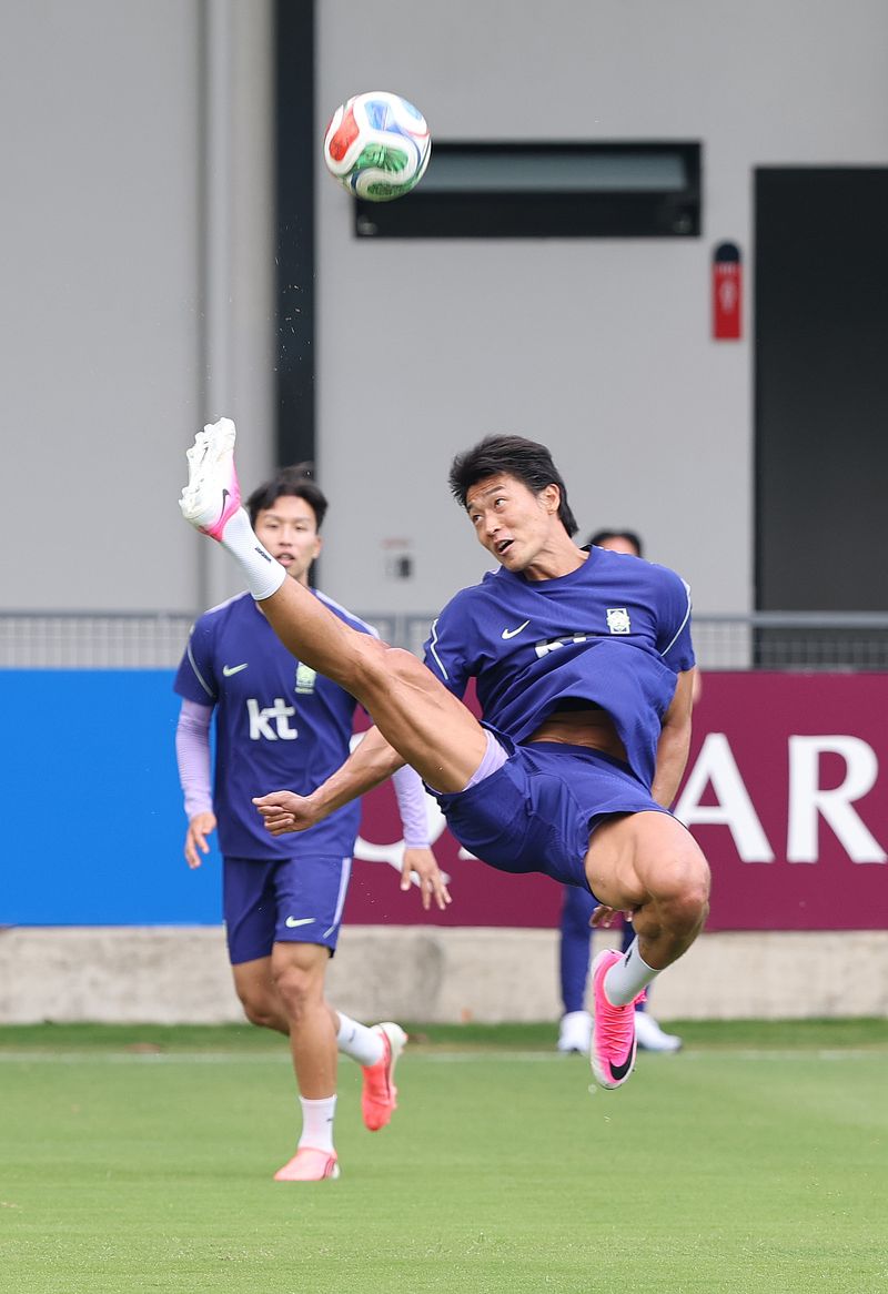 한국 축구 국가대표팀 조규성이 12일(현지시간) 멕시코 과달라하라 인근 사포판에 위치한 베이스캠프 훈련장 치바스 바예 베르데에서 회복 훈련을 하고 있다. ⓒ 뉴스1 박지혜 기자