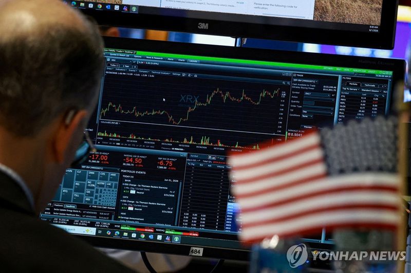 뉴욕증권거래소(NYSE)의 트레이더 (출처=연합뉴스)