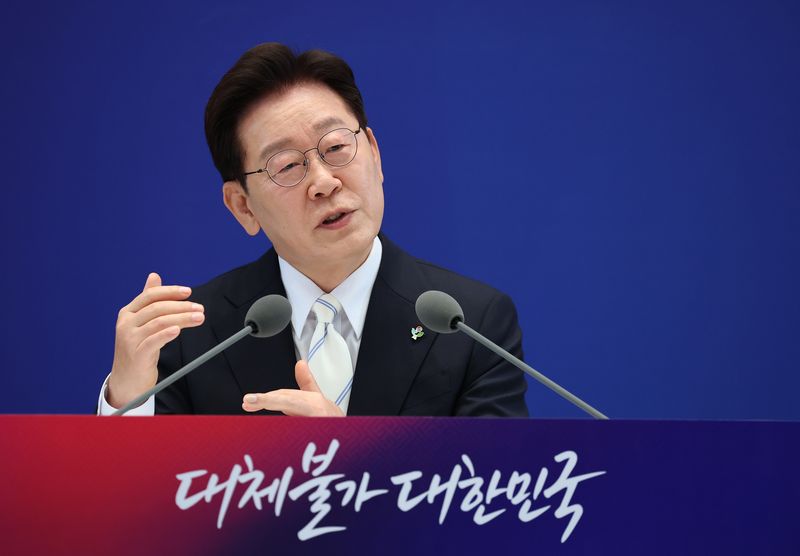 이재명 대통령이 8일 청와대 영빈관에서 열린 취임 1주년 기자회견에서 취재진 질문에 답변하고 있다. 2026.6.8 ⓒ 뉴스1 허경 기자