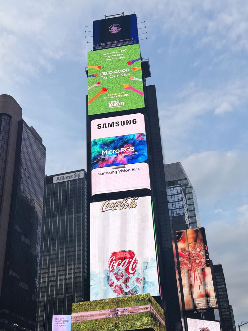 Samsung Electronics Launches Global Landmark Ads for Micro RGB AI TVs