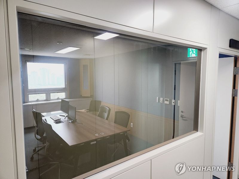 '음주 회유' 지목된 수원지검 1313호 영상녹화실 (출처=연합뉴스)