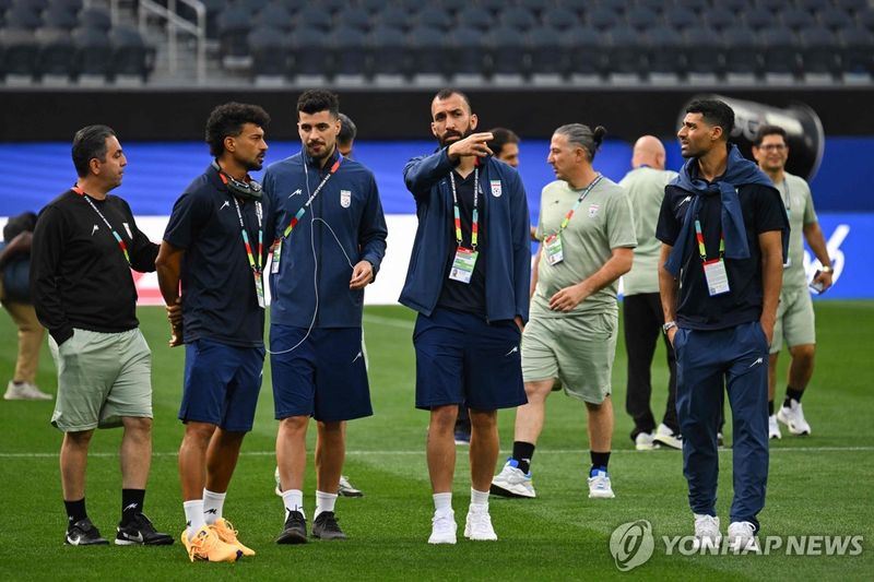 뉴질랜드전을 앞두고 로스앤젤레스 스타디움을 찾은 이란 대표팀 선수들 (출처=연합뉴스)