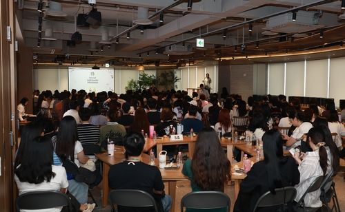 스타벅스 코리아 교육 행사 장면 (출처=연합뉴스)
