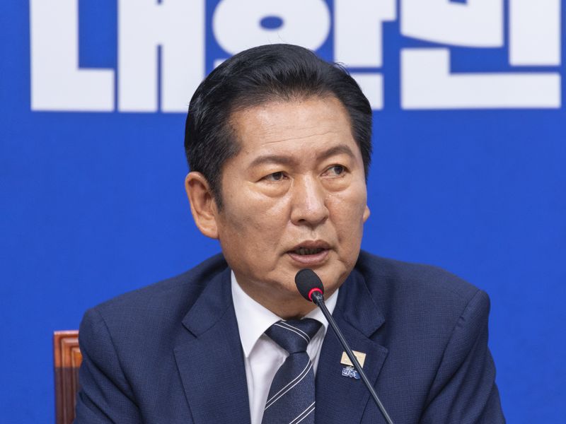 더불어민주당 정청래 대표가 15일 국회에서 열린 최고위원회의에서 발언하고 있다. 연합뉴스