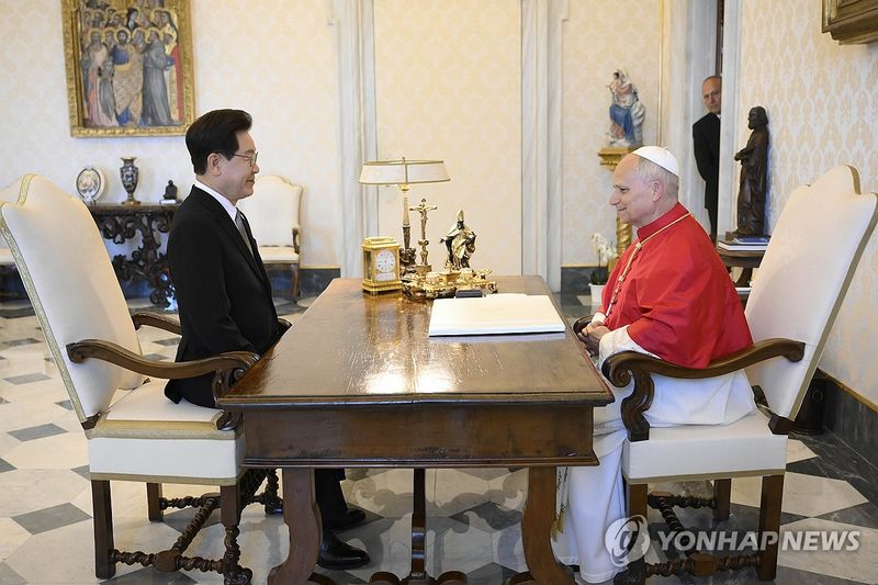이재명 대통령, 레오 14세 교황 면담 (출처=연합뉴스)