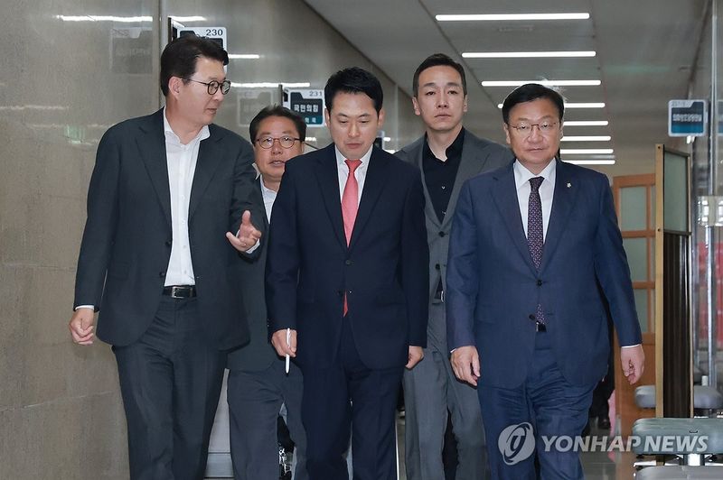 '서울 재선거 소청 논의' 긴급 최고위 향하는 국민의힘 지도부 (출처=연합뉴스)