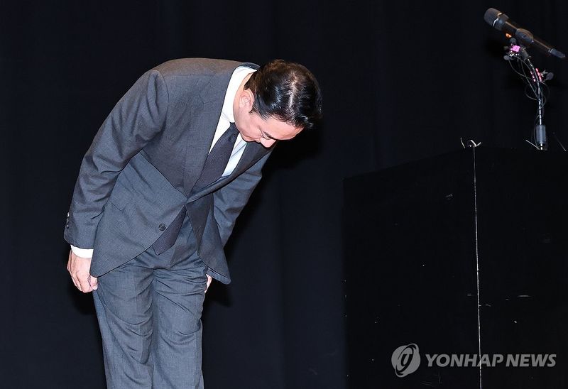 JTBC 등 회생 신청 관련 사과하는 홍정도 부회장 (출처=연합뉴스)
