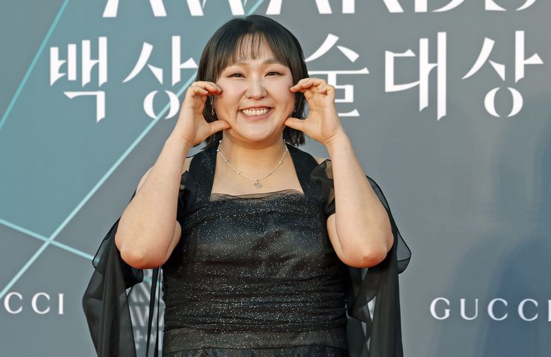 [서울=뉴시스] 김혜진 기자 = 방송인 이수지가 8일 오후 서울 강남구 코엑스에서 열린 제62회 백상예술대상에서 레드카펫을 밟고 있다. 2026.05.08. jini@newsis.com