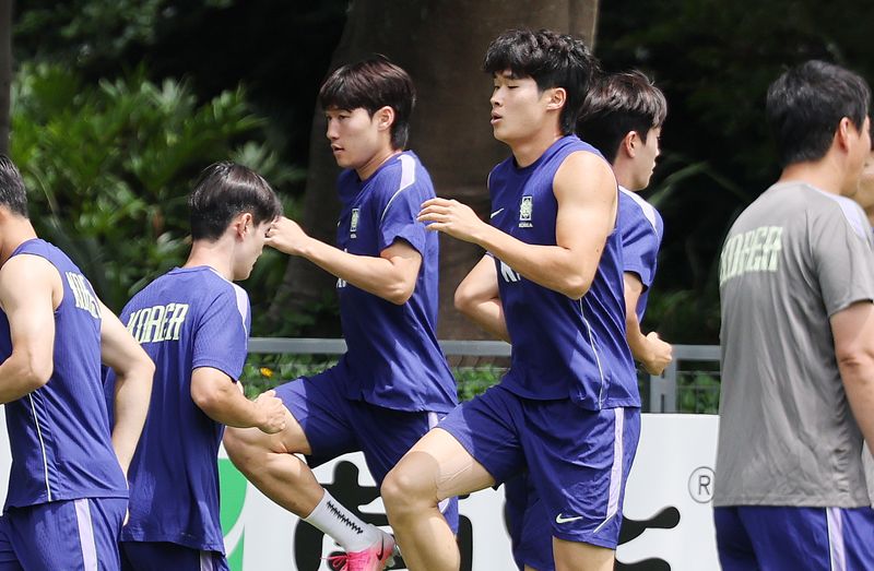 한국 축구 국가대표팀 배준호와 김태현이 15일(현지시간) 멕시코 과달라하라 인근 사포판 치바스 바예 베르데 훈련장에서 개최국 멕시코와의 월드컵 조별리그 2차전을 앞두고 훈련에 매진하고 있다. 2026.6.16 ⓒ 뉴스1 박지혜 기자