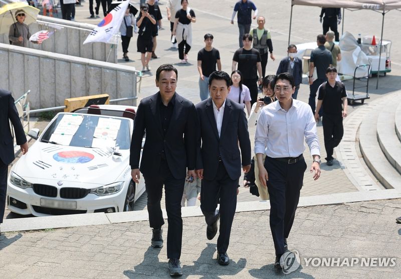 개표소 찾은 국민의힘 (출처=연합뉴스)