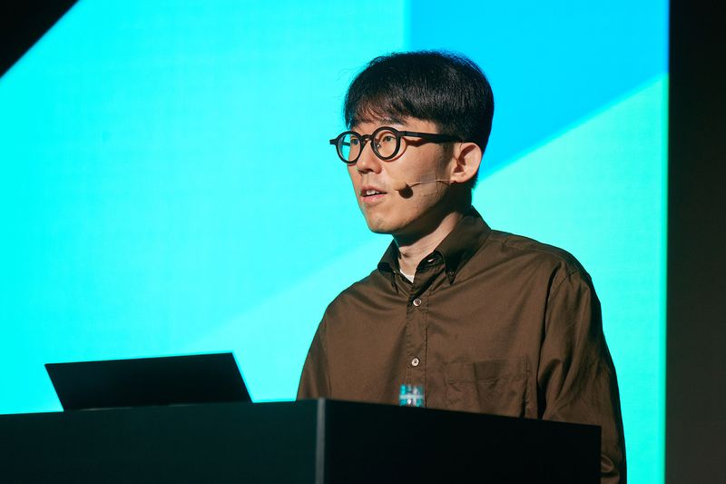 강대현 넥슨코리아 대표는 16일 오전 경기 성남시 경기창조경제혁신센터에서 열린 넥슨개발자콘퍼런스(NDC) 무대에 올라 AI 전환기 속 게임 산업의 미래 생존 전략을 공유했다. 넥슨 제공