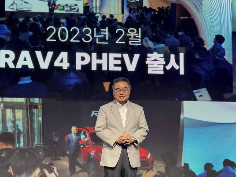[인천=뉴시스] 김민성 기자 = 콘야마 마나부 토요타코리아 대표이사 사장이 16일 인천 중구 하얏트 리젠시 파라다이스시티에서 열린 '올 뉴 RAV4' 출시 행사에서 환영사를 하고 있다. 2026.06.16. kms@newsis.com. *재판매 및 DB 금지