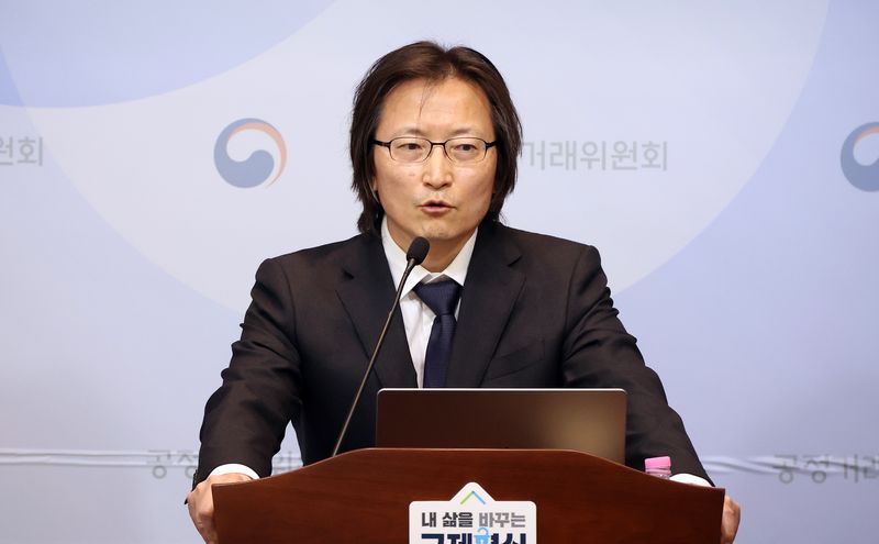 [세종=뉴시스] 강종민 기자 = 주병기 공정거래위원장이 지난 26일 세종시 정부세종청사에서 열린 국민주권정부 1주년 출입기자단 간담회에서 기자 질문에 답변하고 있다. 2026.05.27. ppkjm@newsis.com