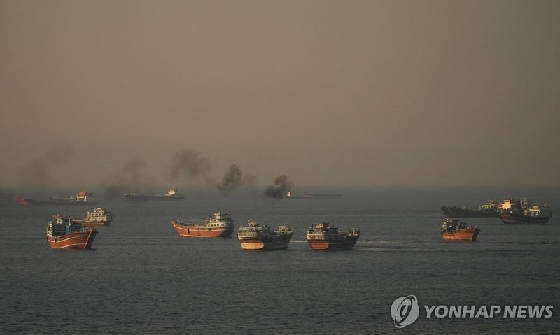 지난 15일(현지시간) 호르무즈 해협 (출처=연합뉴스)