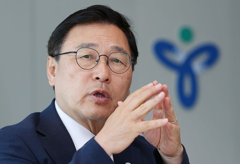 인터뷰하는 정근식 교육감 (출처=연합뉴스)