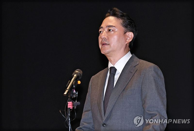 JTBC 등 회생 신청 관련 기자회견 하는 홍정도 부회장 (출처=연합뉴스)