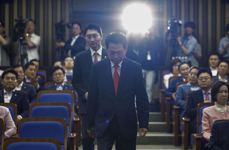 [서울=뉴시스] 정병혁 기자 = 장동혁 국민의힘 대표가 지난 17일 서울 여의도 국회에서 열린 의원총회에 참석하고 있다. 2026.06.17. jhope@newsis.com
