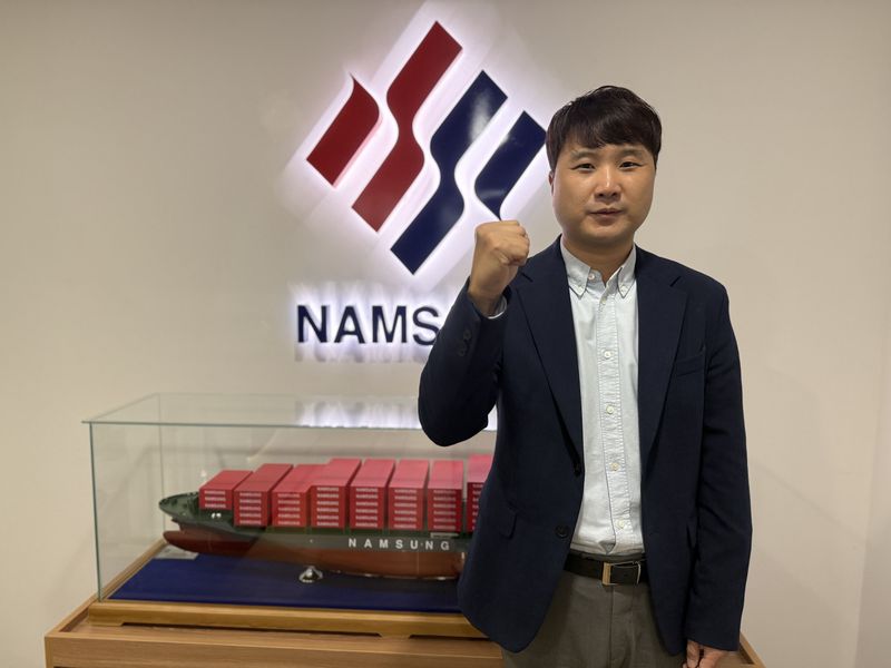 유재상 남성해운 인도네시아 대표가 18일 인도네시아 자카르타 소재 남성해운 인도네시아에서 포즈를 취하고 있다. 사진=강구귀 기자