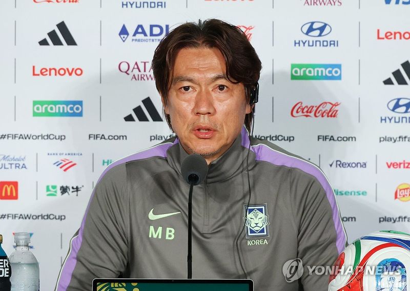 질문에 답하는 홍명보 감독 (출처=연합뉴스)