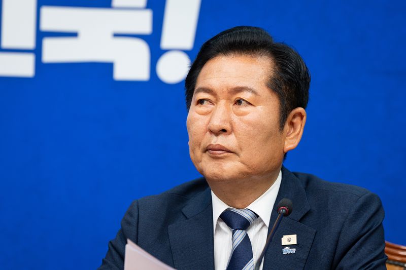 정청래 더불어민주당 대표가 16일 서울 여의도 국회에서 열린 제6차 중앙위원회의에서 생각에 잠겨 있다. 2026.6.16 ⓒ 뉴스1 유승관 기자
