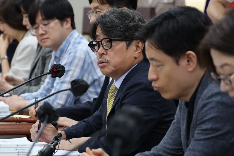 권순원 최저임금위원장이 18일 정부세종청사 최저임금위원회에서 열린 제7차 전원회의를 주재하고 있다. 연합뉴스